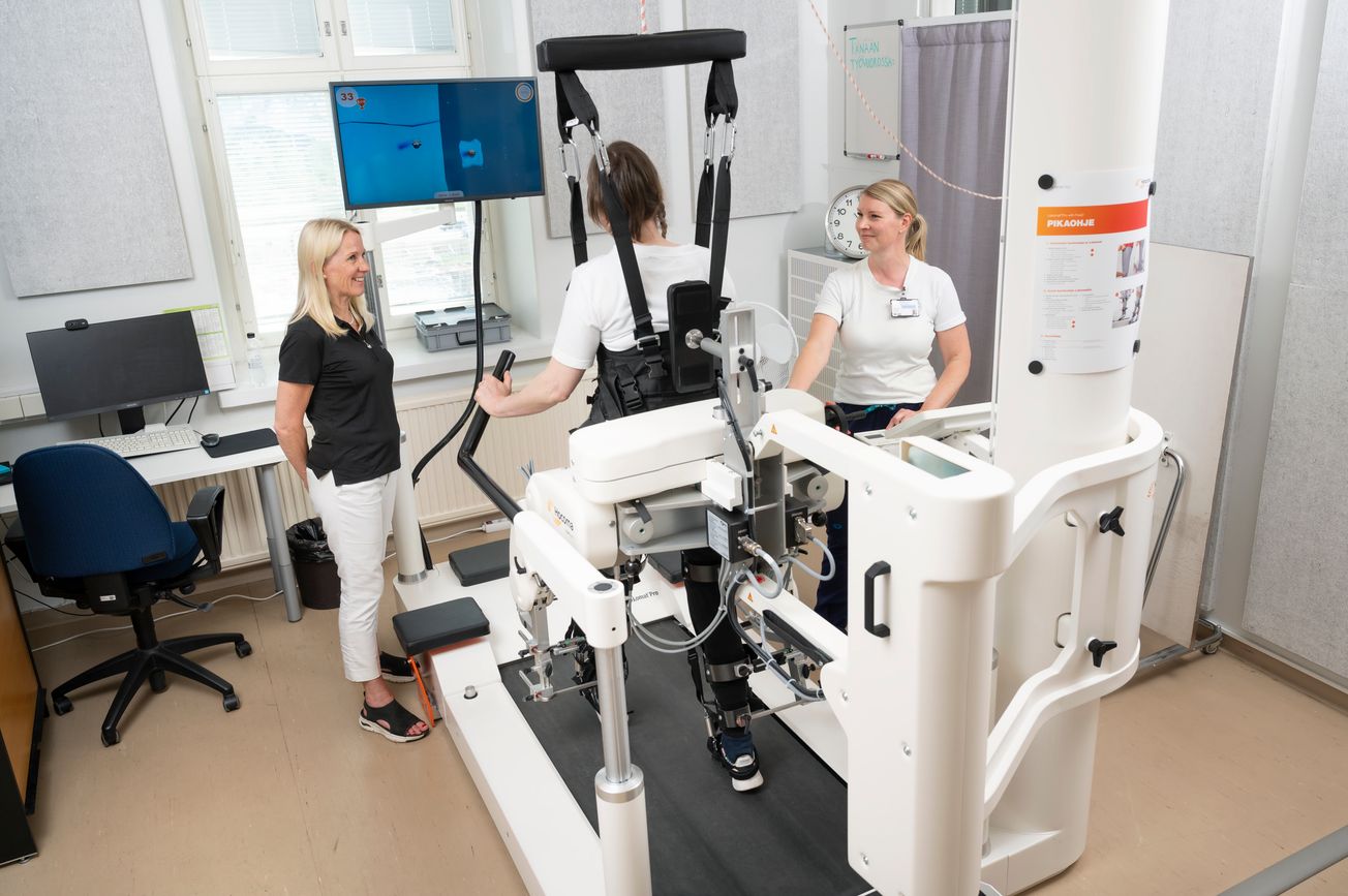 Robotit keventävät sairaalatyöntekijöiden työkuormaa