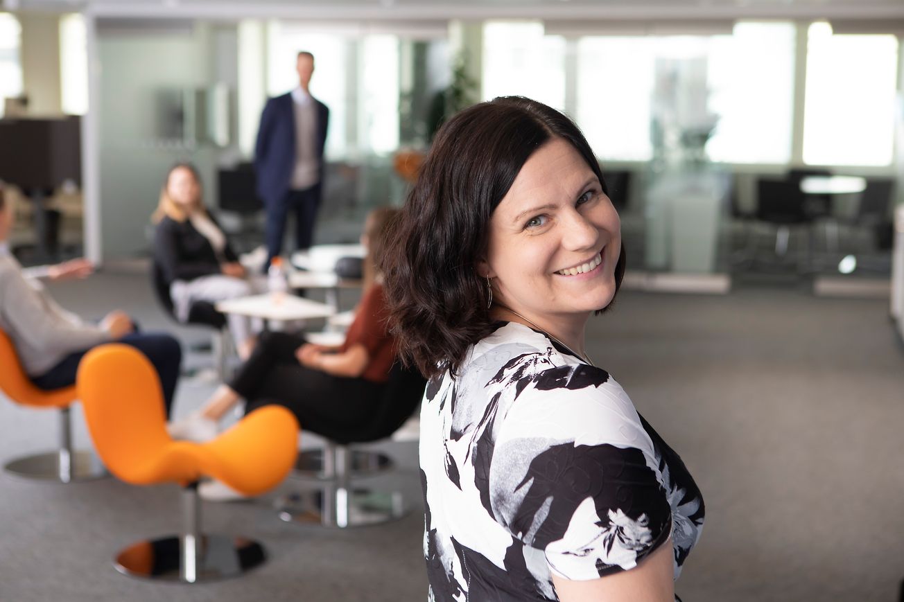 Suomen Ekonomit ry:n asiakaskokemusyksikön  johtaja Katri Markkanen: ”Yksi johtamisen malli ei käy kaikille.”