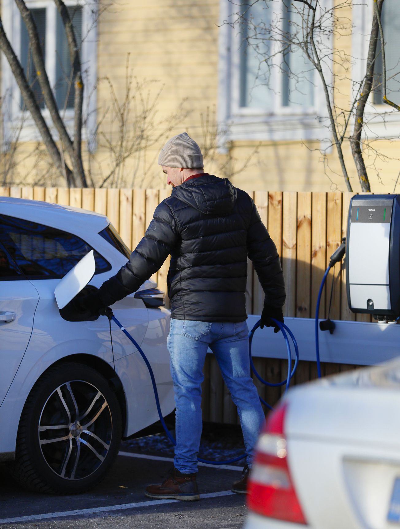 Sähköauton latausjärjestelmän ylimitoitus tulee kalliiksi