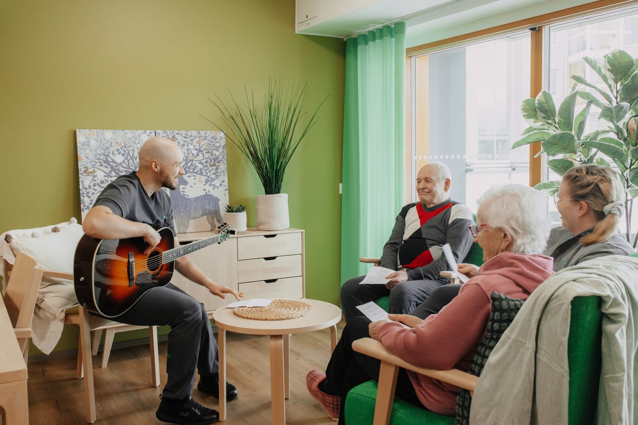 Yhteisöllisiä ja  monipuolisia hoivapalveluja