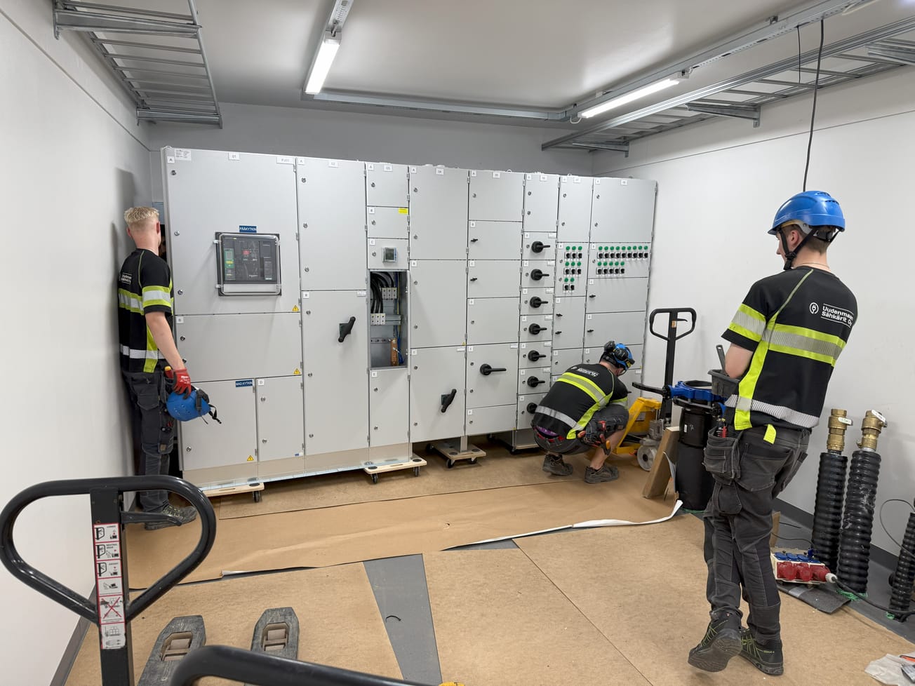 Uudenmaan Sähkärit Oy tarjoaa energiatehokkuushankkeiden sähkö- ja automaatiourakointia